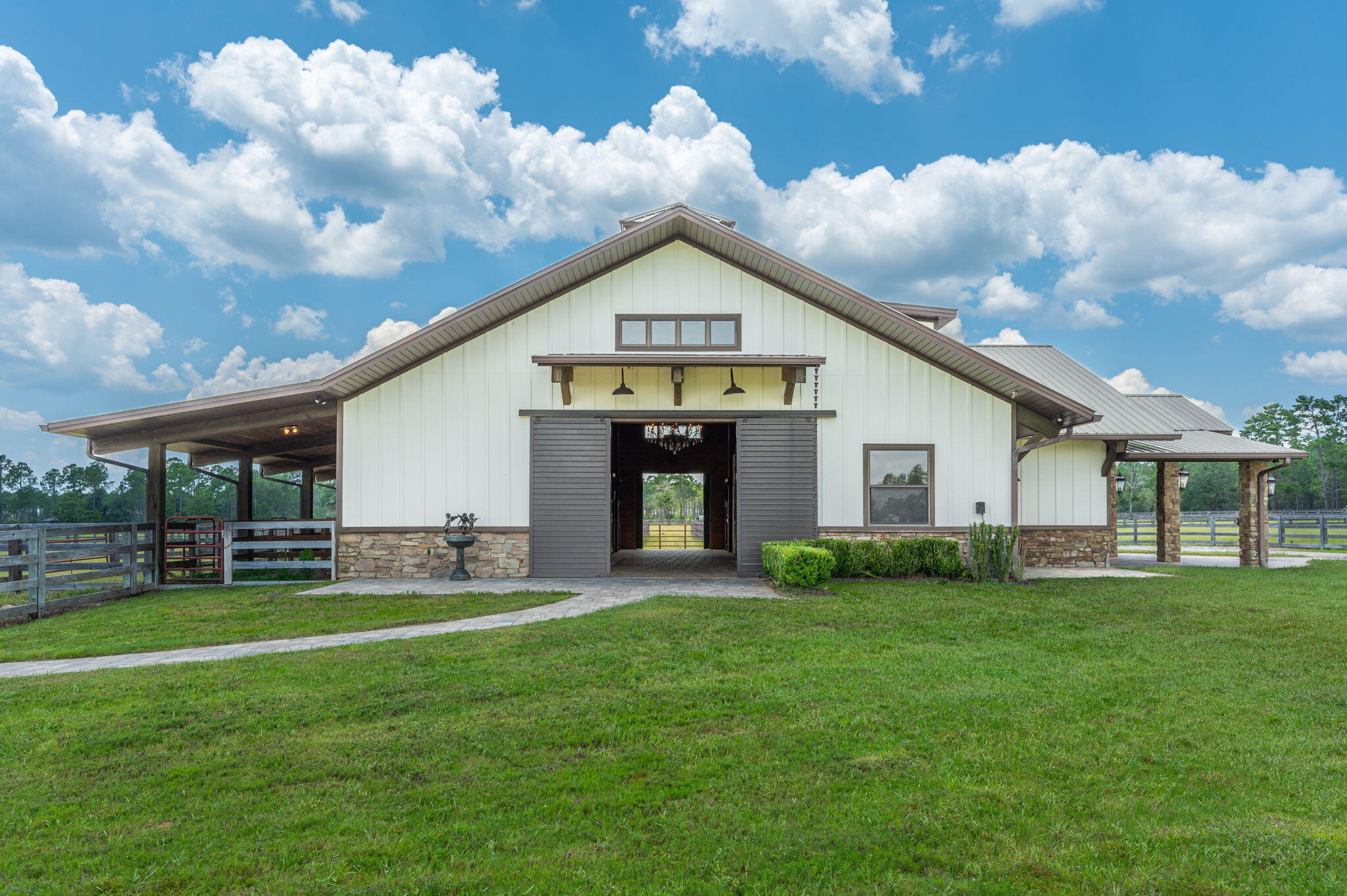 STABLES AT SANDY PINE - Farm