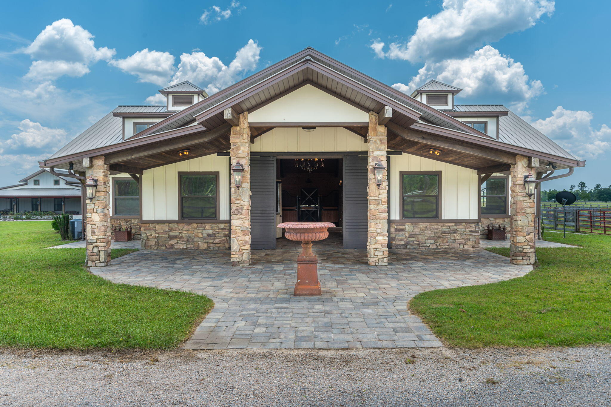 STABLES AT SANDY PINE - Farm