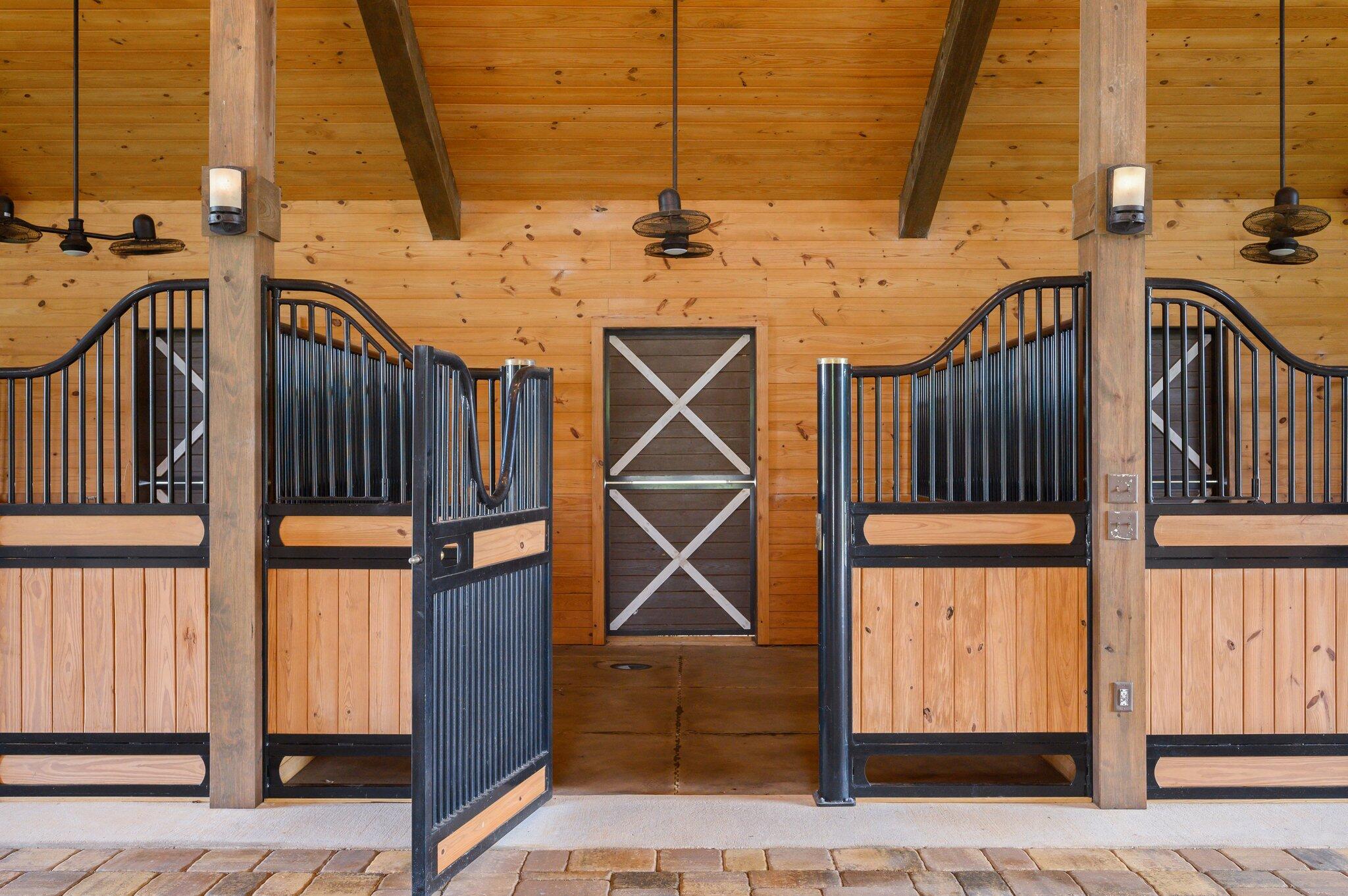 STABLES AT SANDY PINE - Farm