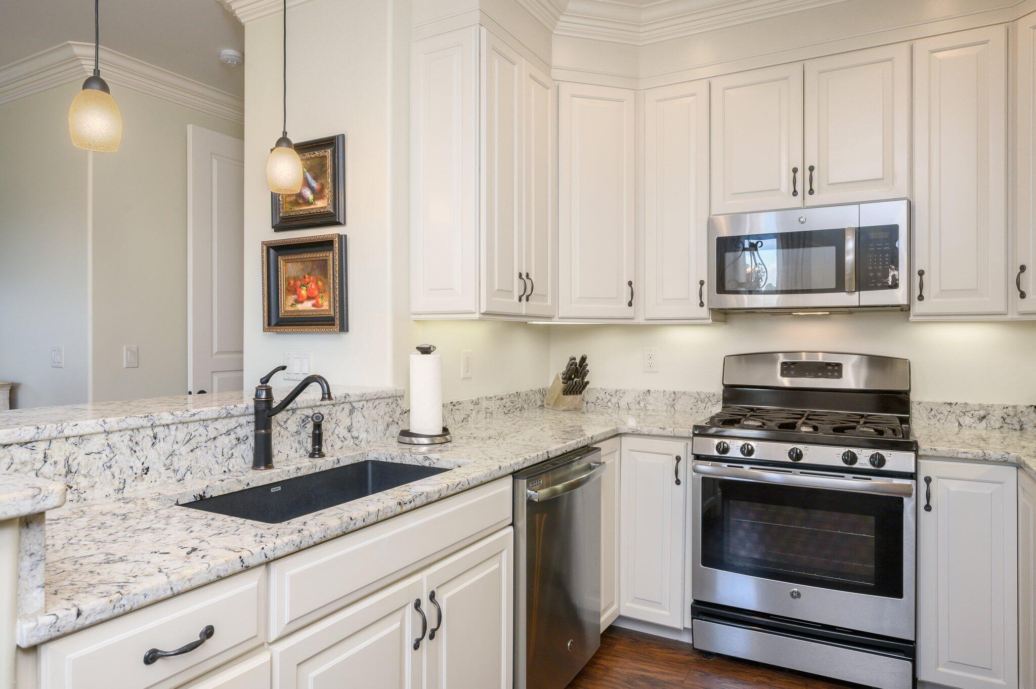 STABLES AT SANDY PINE - Farm