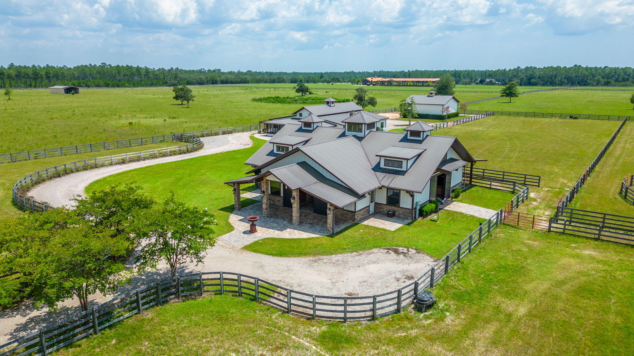 STABLES AT SANDY PINE - Farm