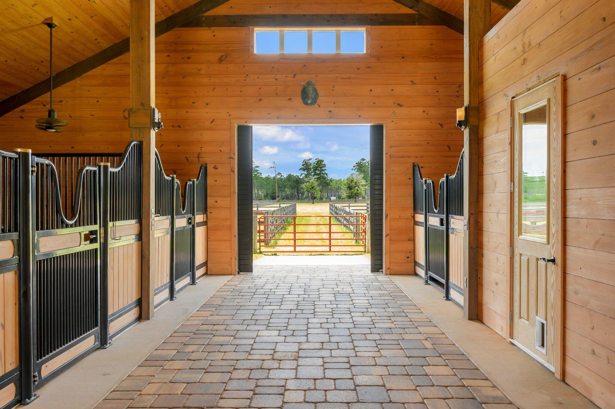 STABLES AT SANDY PINE - Farm