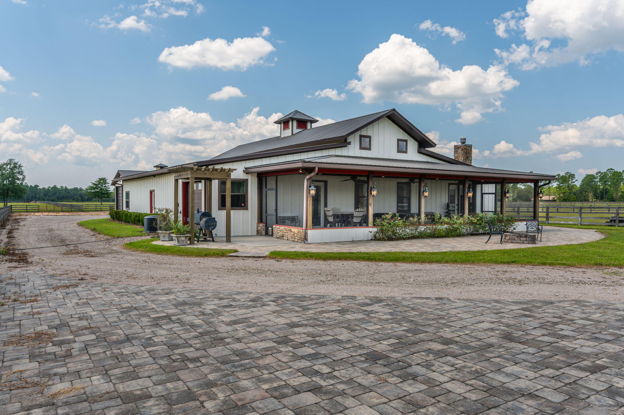STABLES AT SANDY PINE - Farm