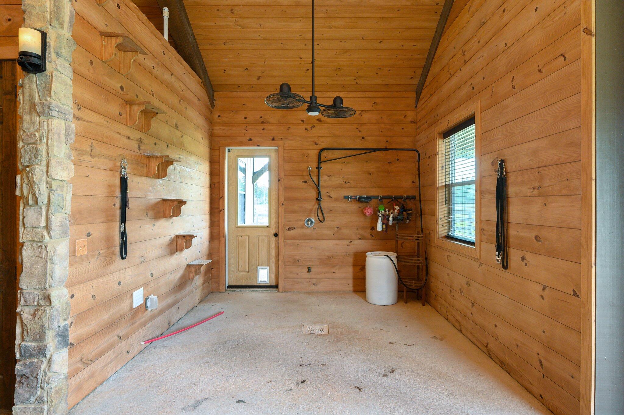 STABLES AT SANDY PINE - Farm