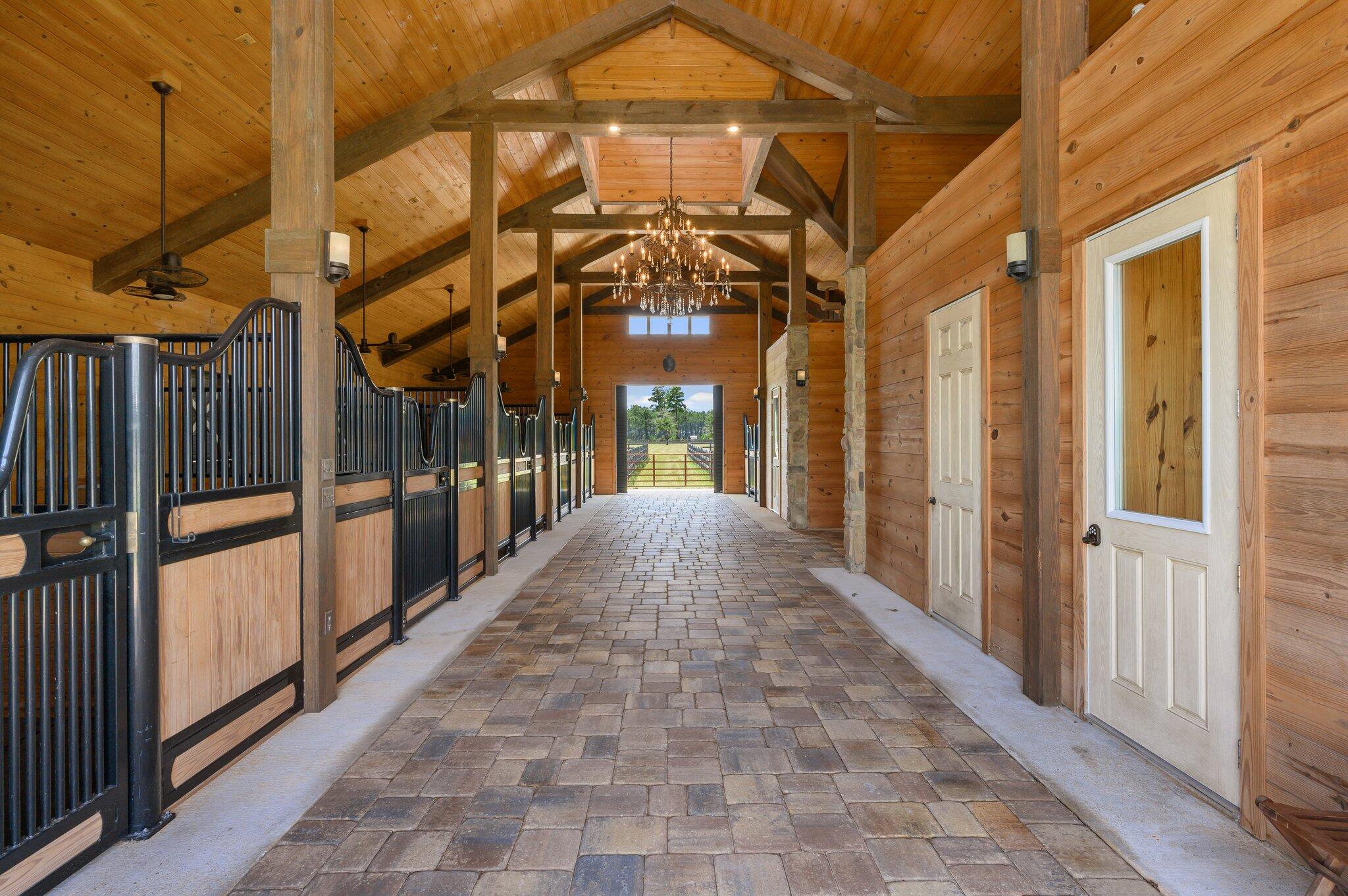 STABLES AT SANDY PINE - Farm