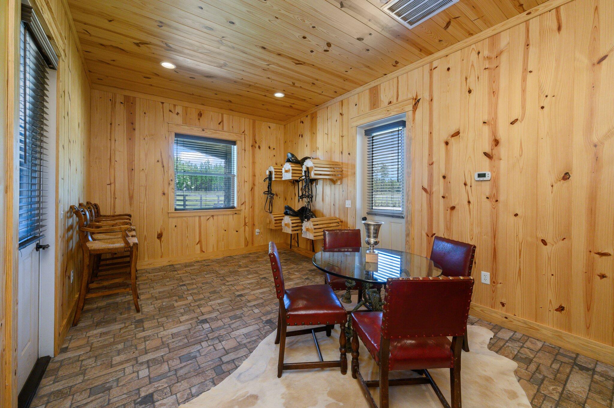 STABLES AT SANDY PINE - Farm