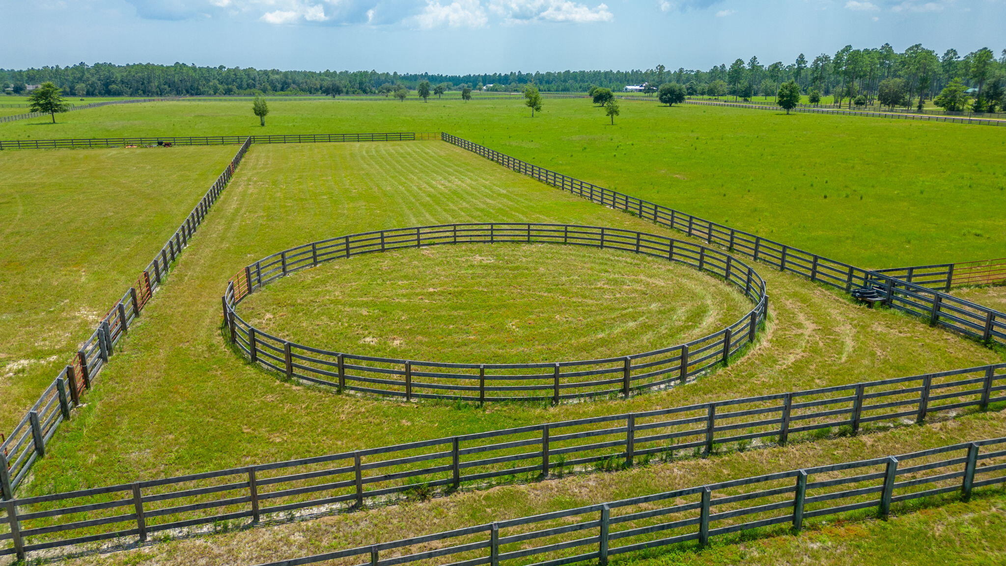 STABLES AT SANDY PINE - Farm