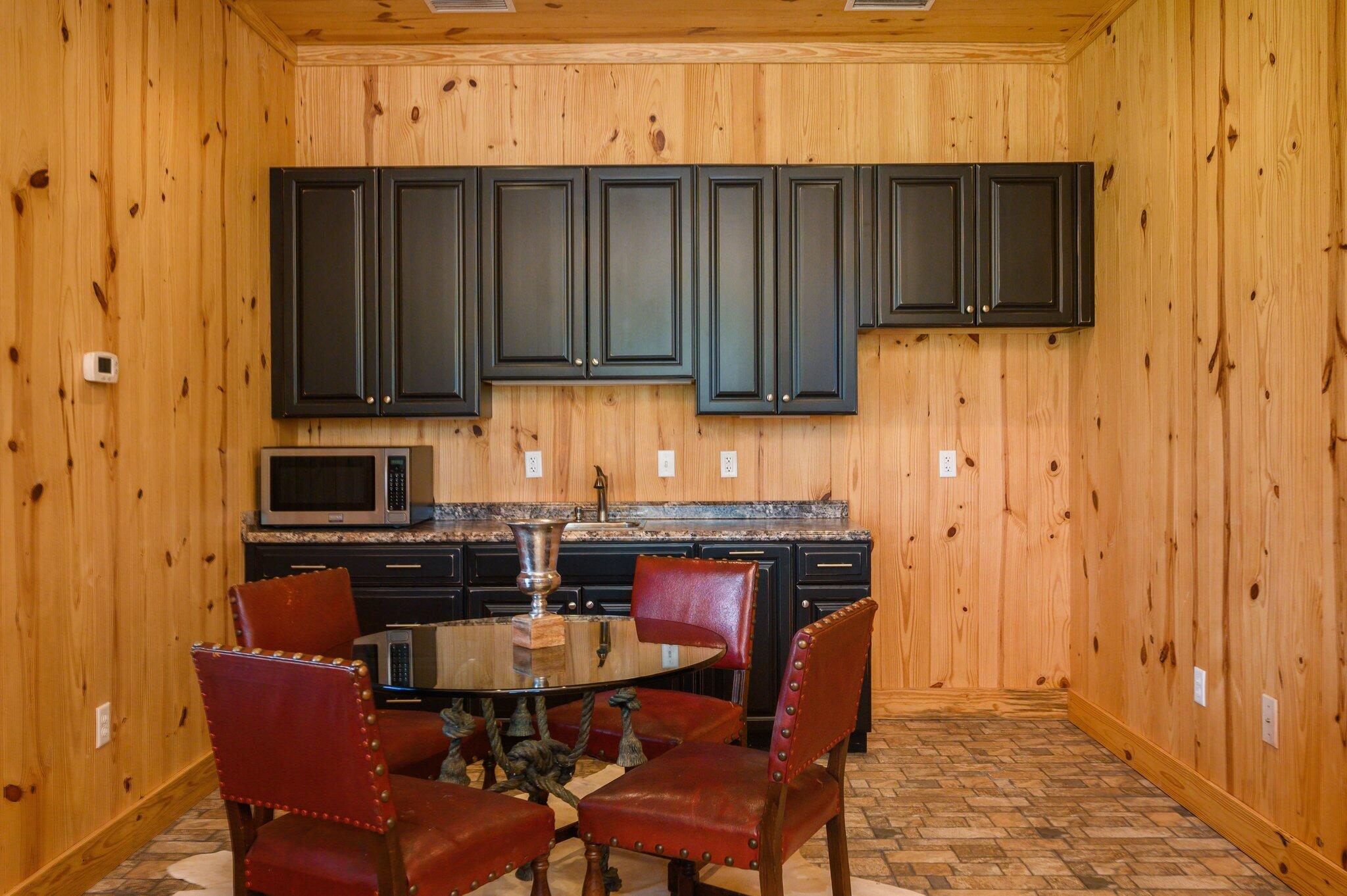 STABLES AT SANDY PINE - Farm