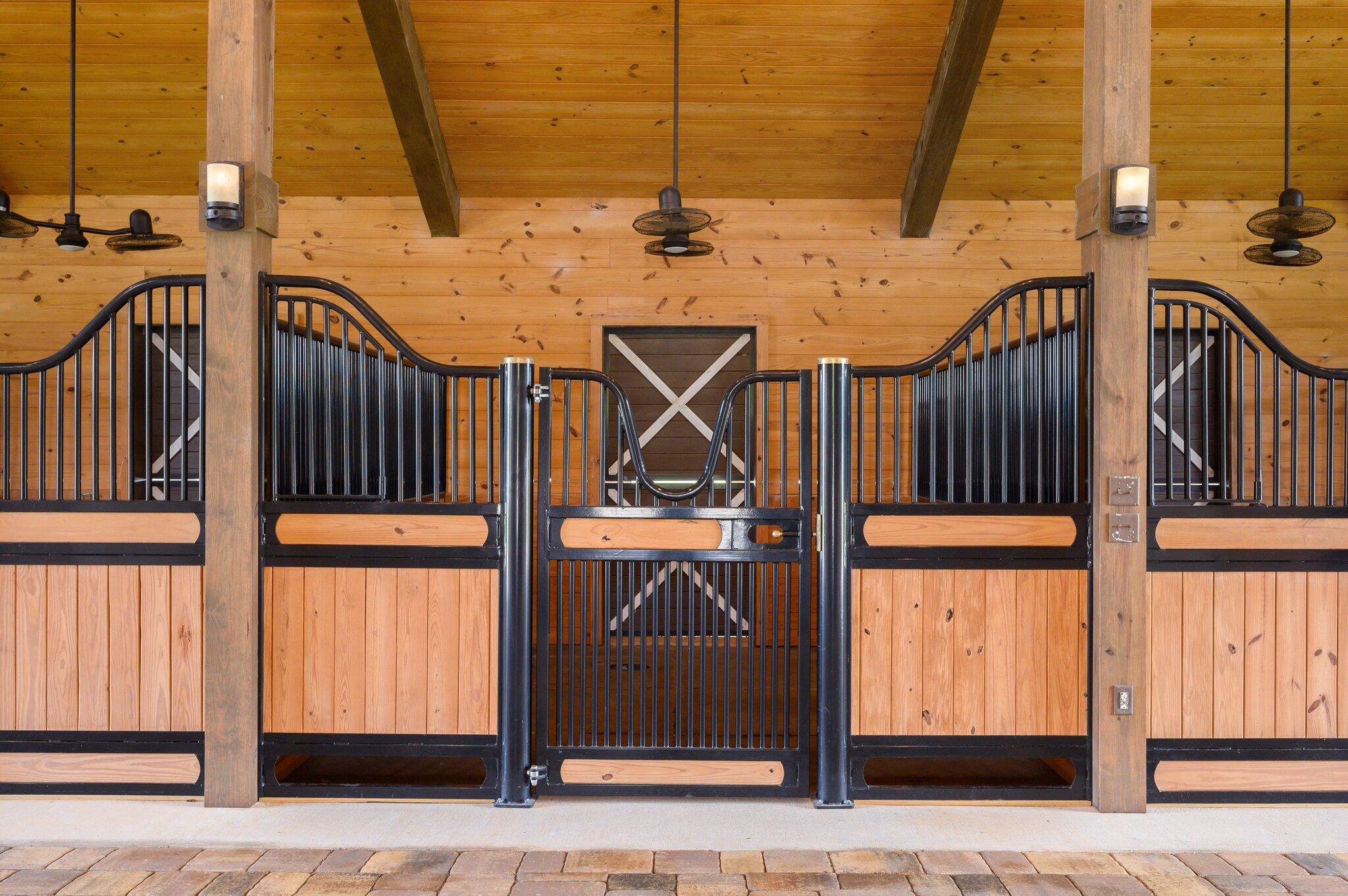 STABLES AT SANDY PINE - Farm