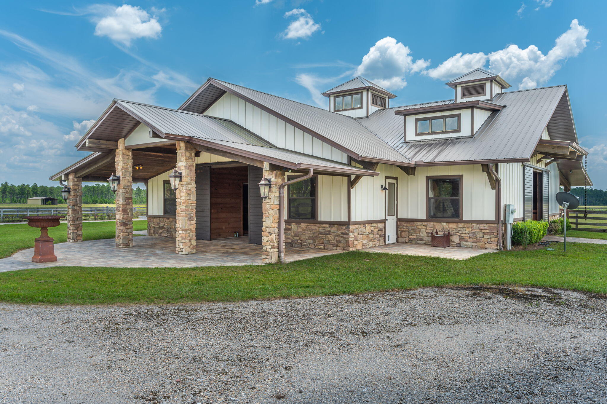 STABLES AT SANDY PINE - Farm