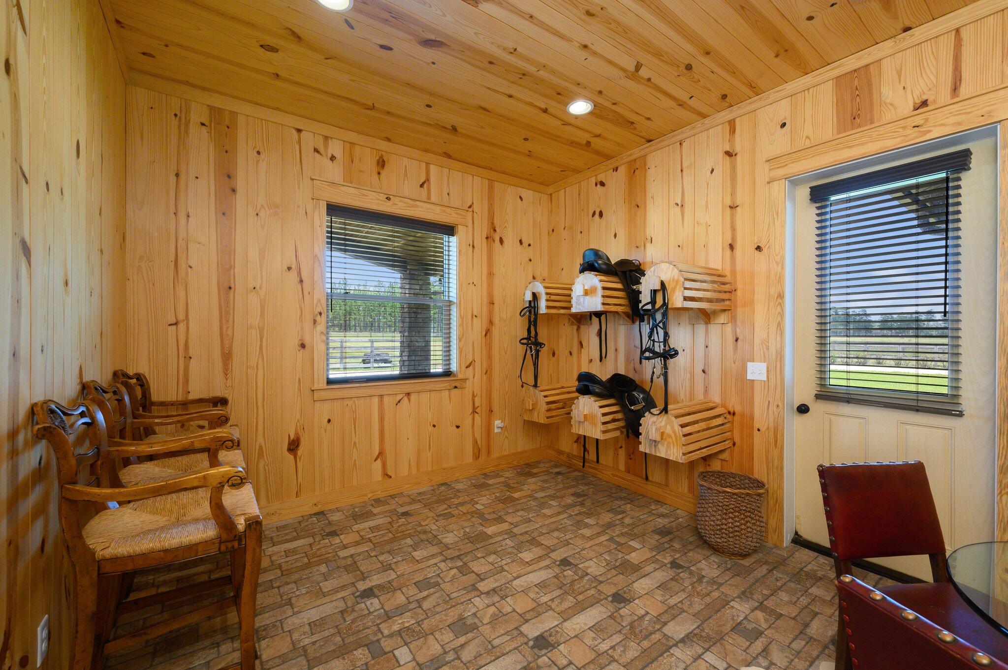 STABLES AT SANDY PINE - Farm