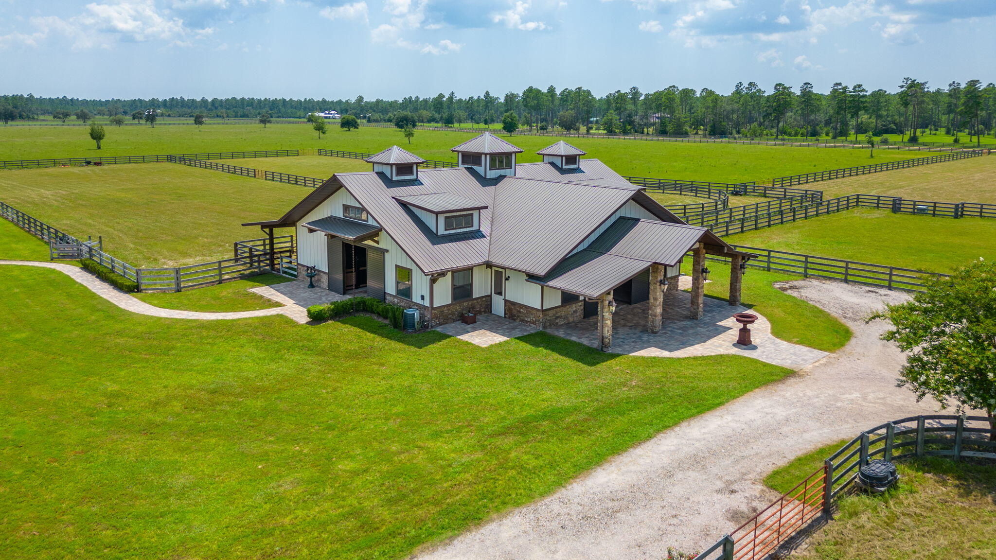 STABLES AT SANDY PINE - Farm