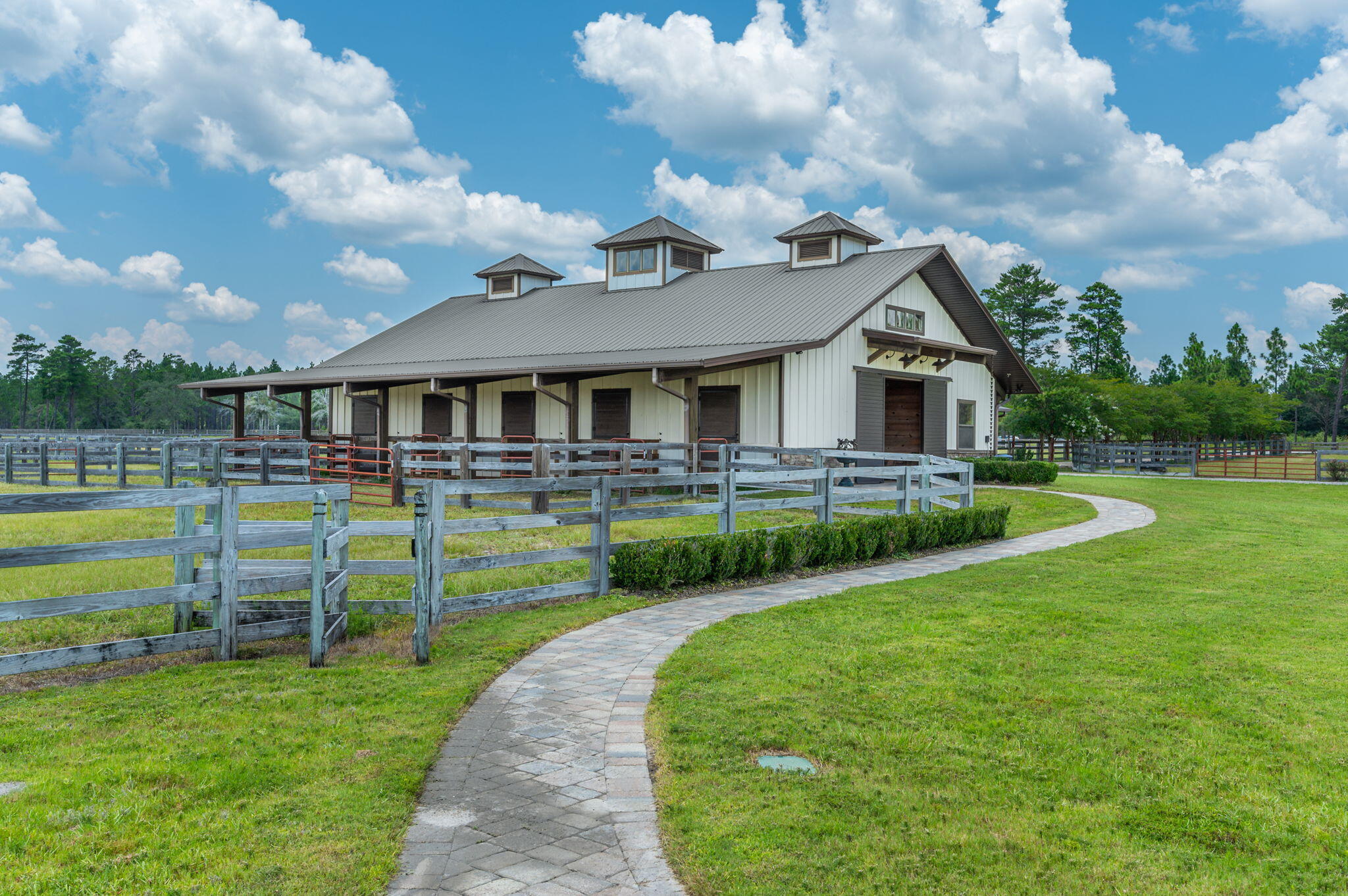 STABLES AT SANDY PINE - Farm