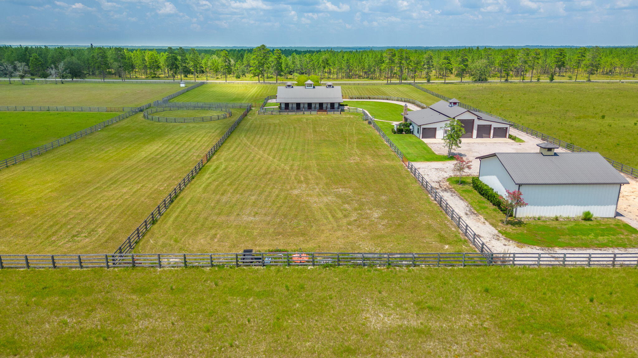 STABLES AT SANDY PINE - Farm