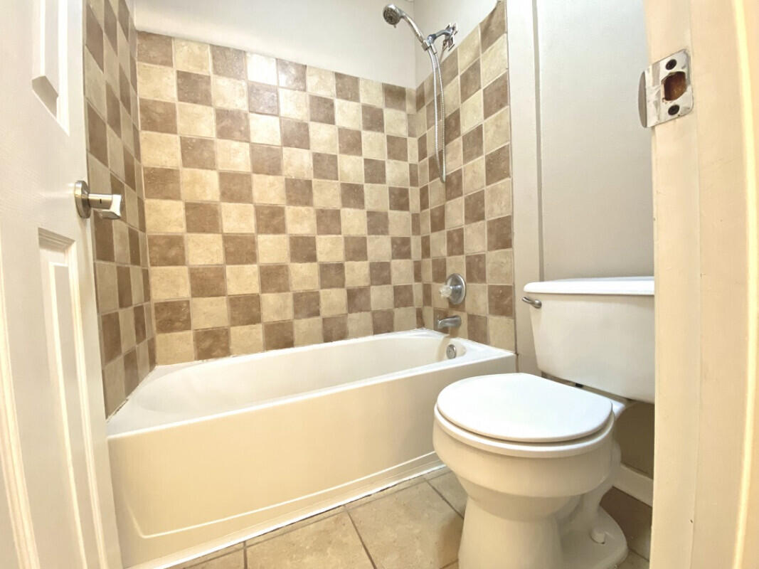 COUNTRYVIEW EST - Residential