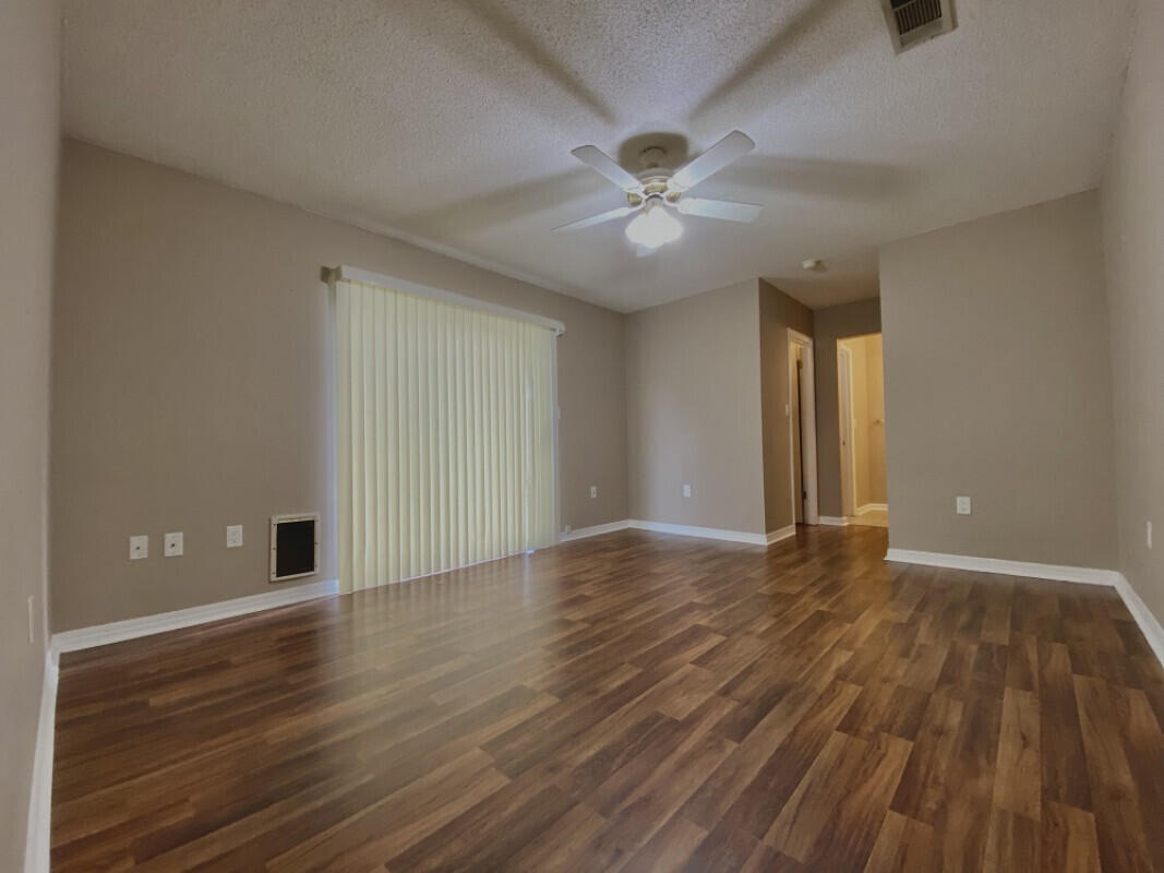 COUNTRYVIEW EST - Residential