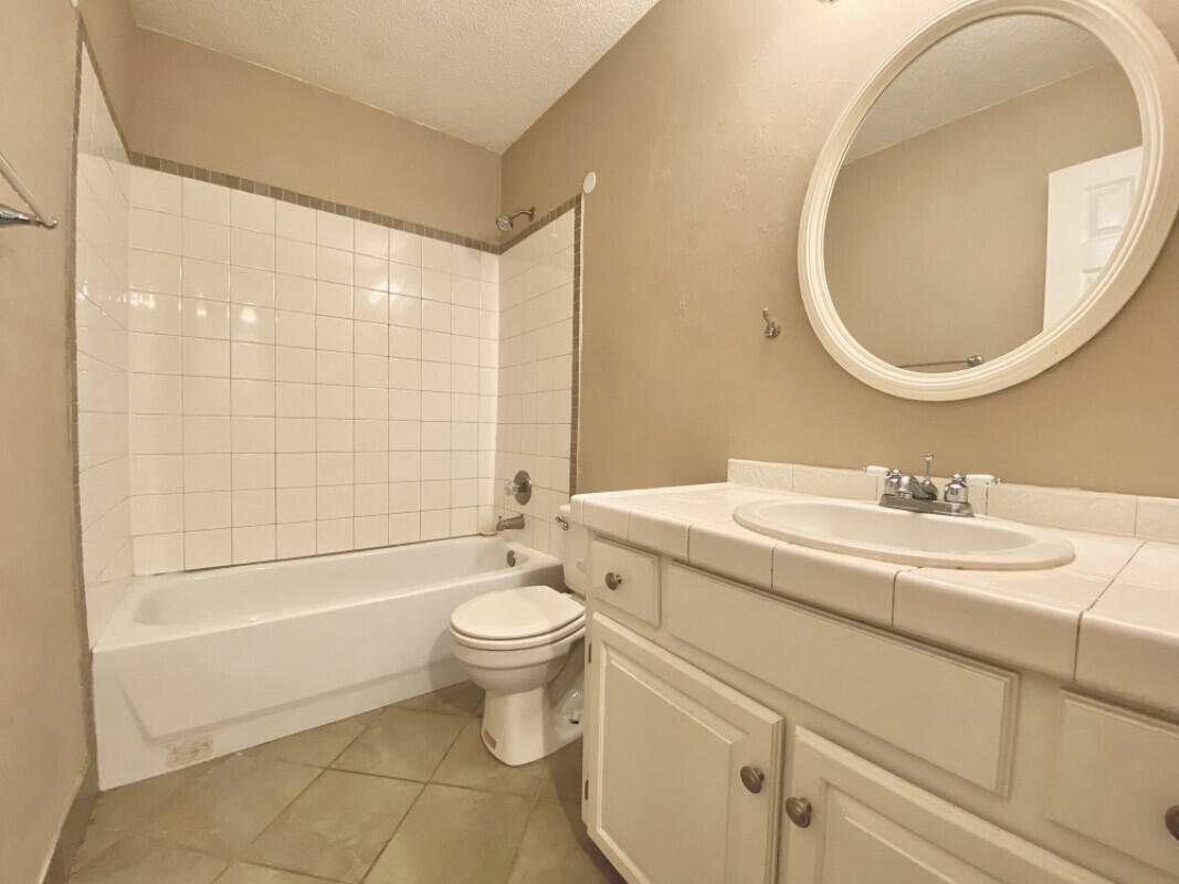 COUNTRYVIEW EST - Residential