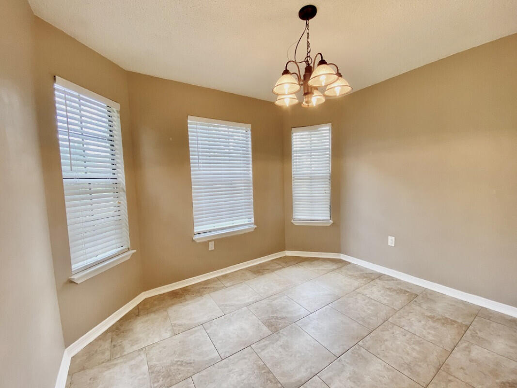 COUNTRYVIEW EST - Residential