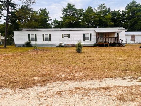 A home in DeFuniak Springs