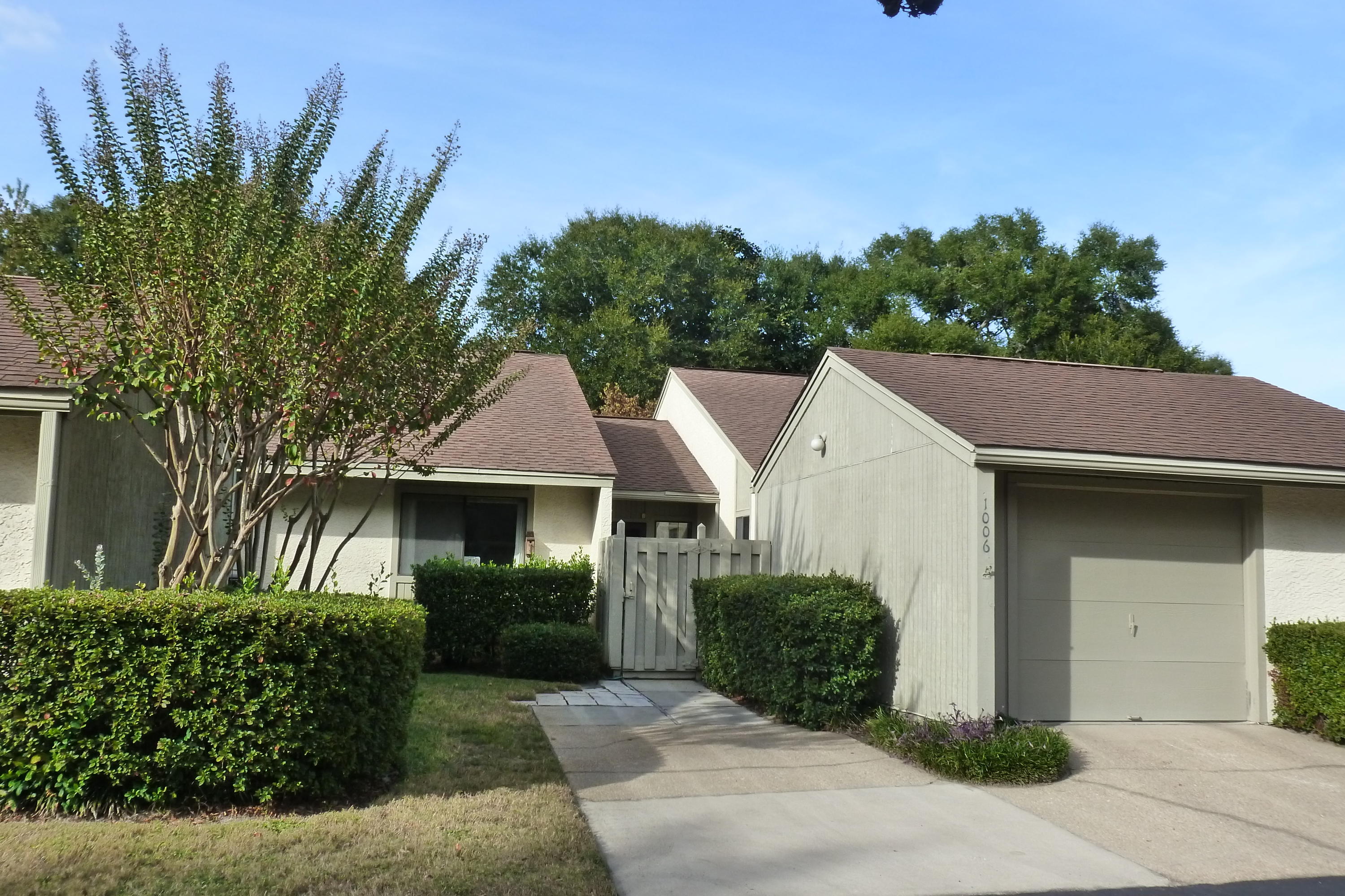 ROYAL OAK VILLAGE - Residential