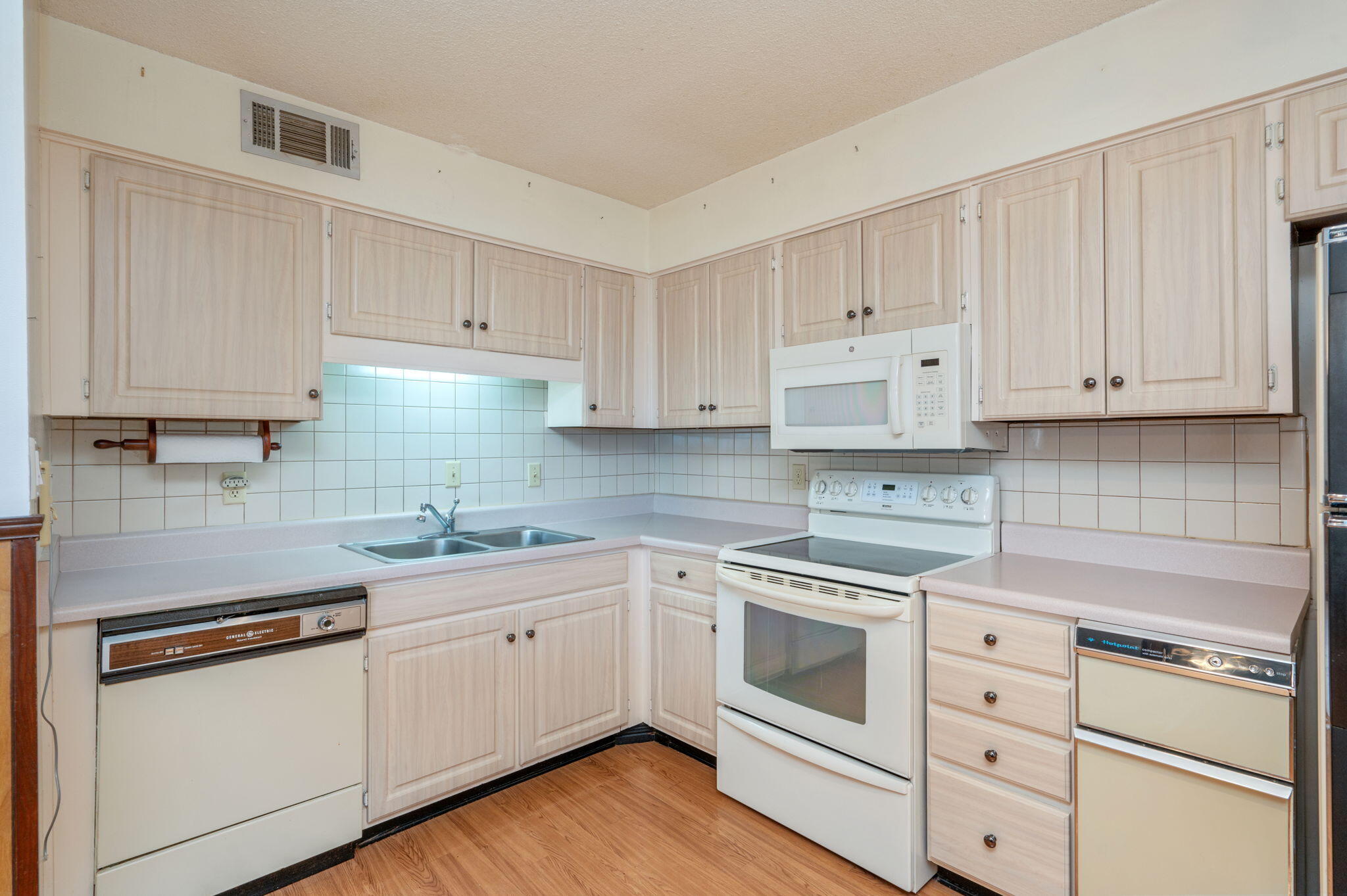 MOSSEY COVE T/H - Residential