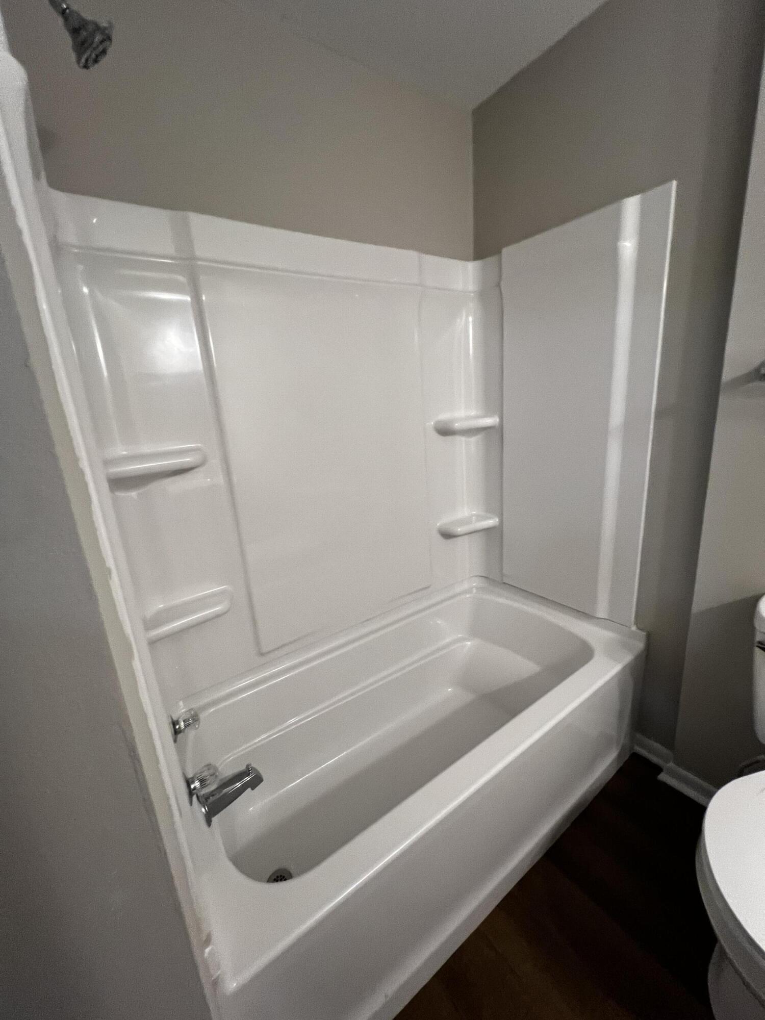 HAMPTONS TOWNHOMES THE - Residential Lease