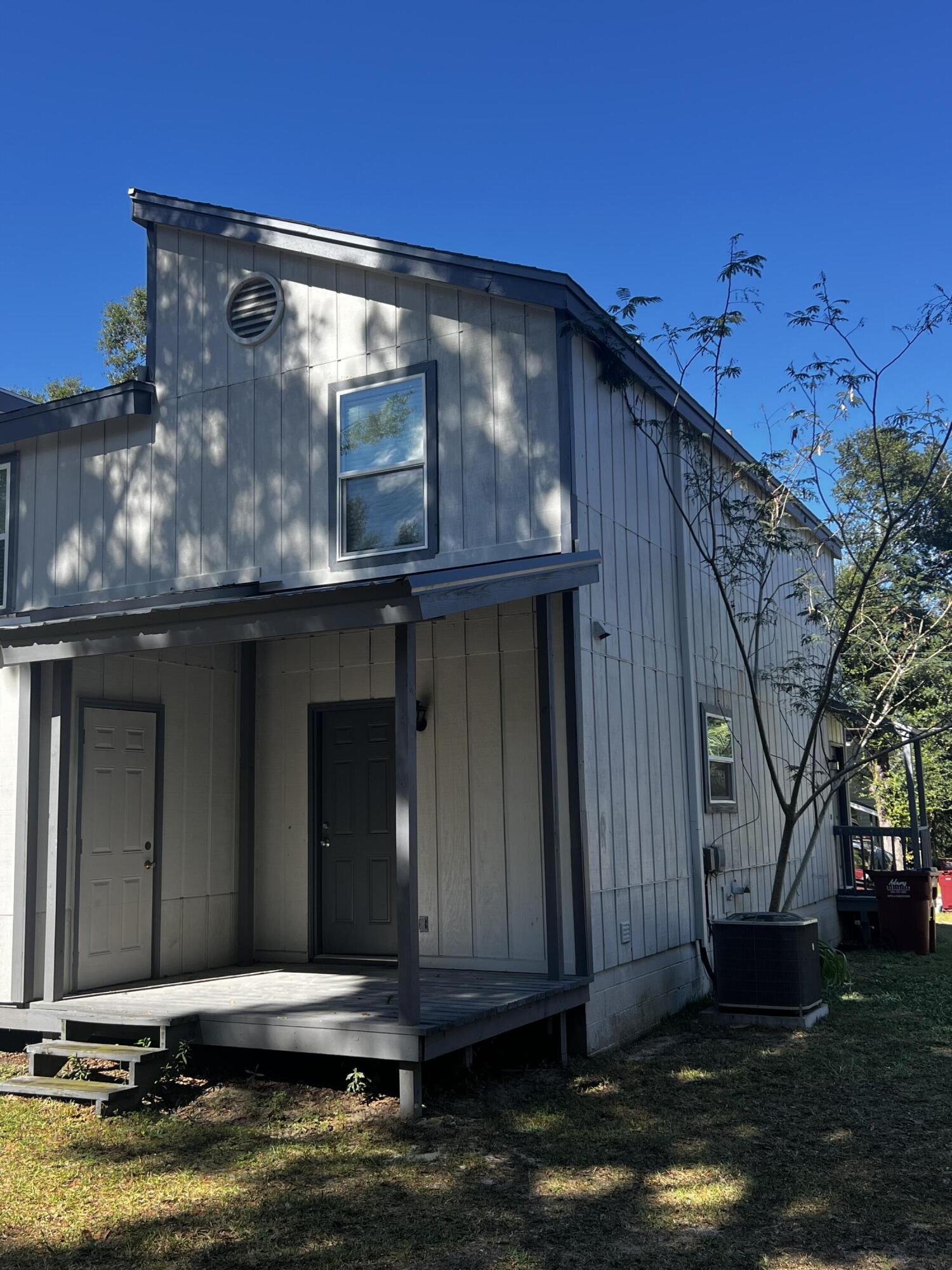 HAMPTONS TOWNHOMES THE - Residential Lease