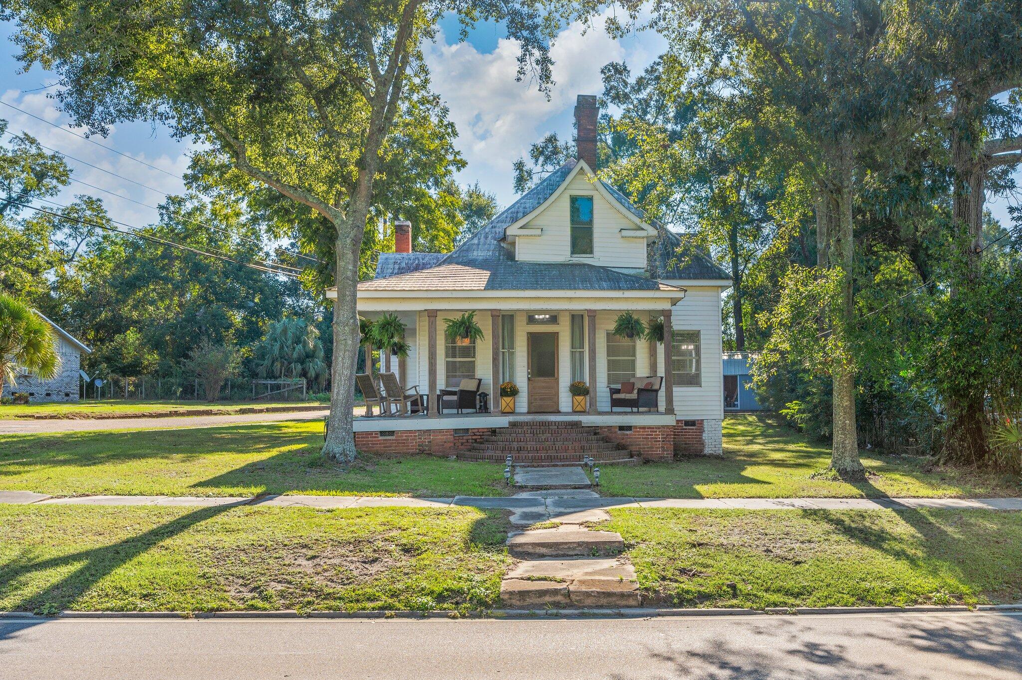 History reimagined for modern living in this completely remodeled gem. Offering a blend of vintage charm and contemporary comfort, boasting 3 BR and 3 BA. The heart of the home offers an open living room inviting you to relax and entertain. Large windows flood the space with natural light that flows onto the wraparound porch--an ideal spot for coffee and watching the world go by. The kitchen is a culinary enthusiast's dream, an open concept design that's perfect for whipping up family dinner parties with abundance counter space. Master is a retreat, complete with gorgeous BA that feels like royalty. Additional 2 BR provide comfort; large laundry adds convenience to daily life. Just blocks from Lake Jackson; you have easy access to water activities endless opportunities for outdoor life!