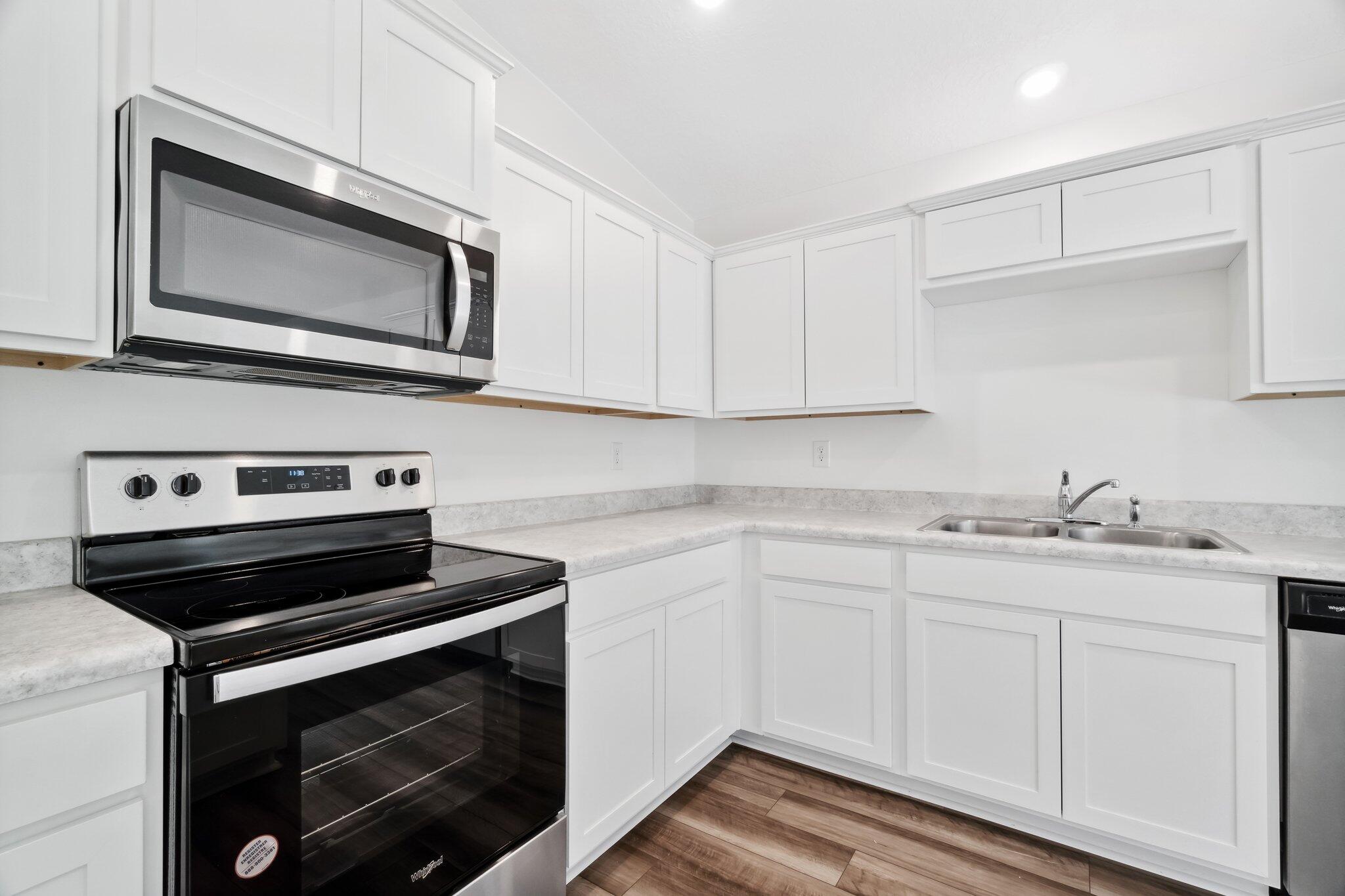 RIVERWALK PH I - Residential Lease