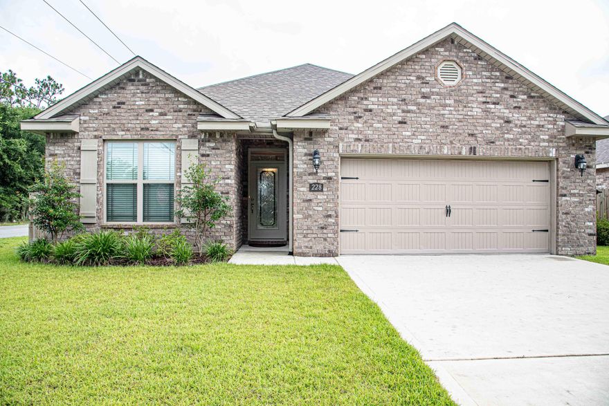 Wonderfully open floor plan on corner lot with a very large back yard.  The living room, kitchen and dining area are perfect for entertaining.  The kitchen cabinetry is beautifully accented by the granite countertops.  The master bedroom has tray ceilings with crown molding. In the master bath your find a wonderful garden tub with a separate shower and double vanity sinks.  In the master bath is a very large walk in closet!  Make this YOUR home today!
