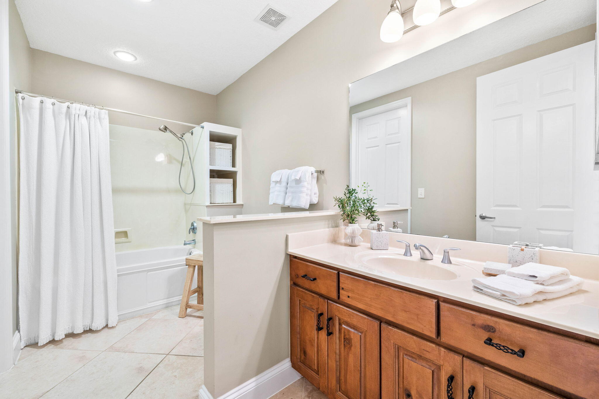 ALEXANDER AT PALM COURT - Residential