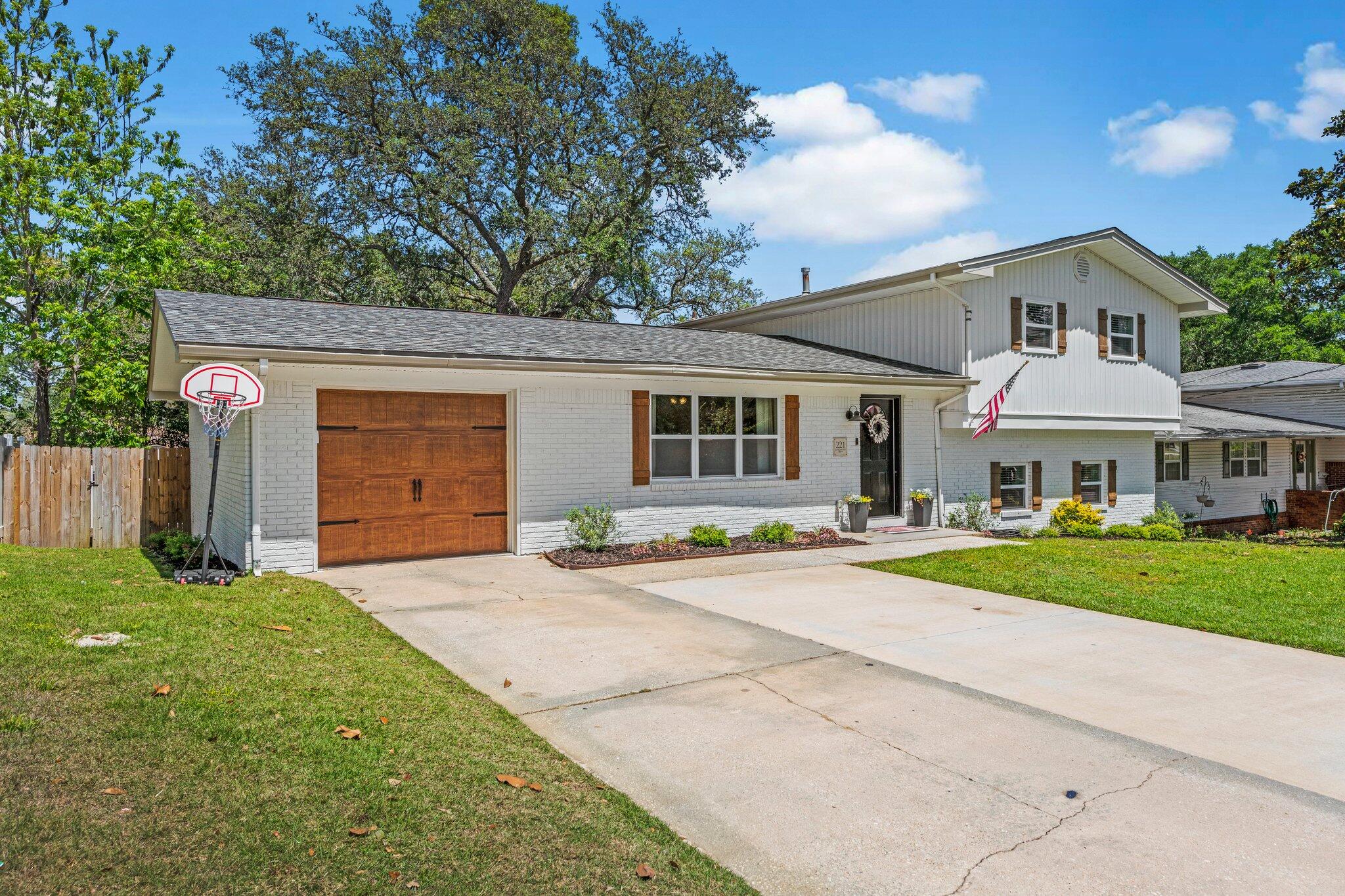 BAYOU WOODS - Residential