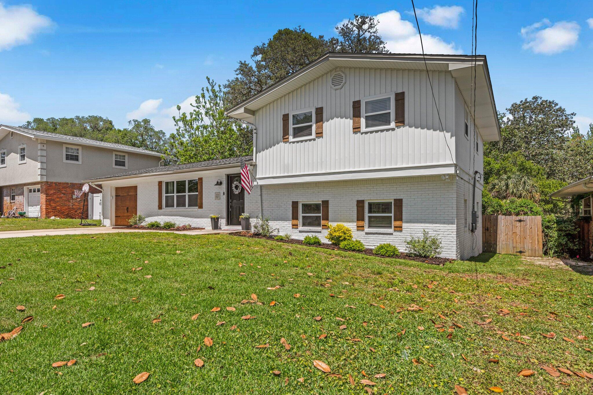 BAYOU WOODS - Residential