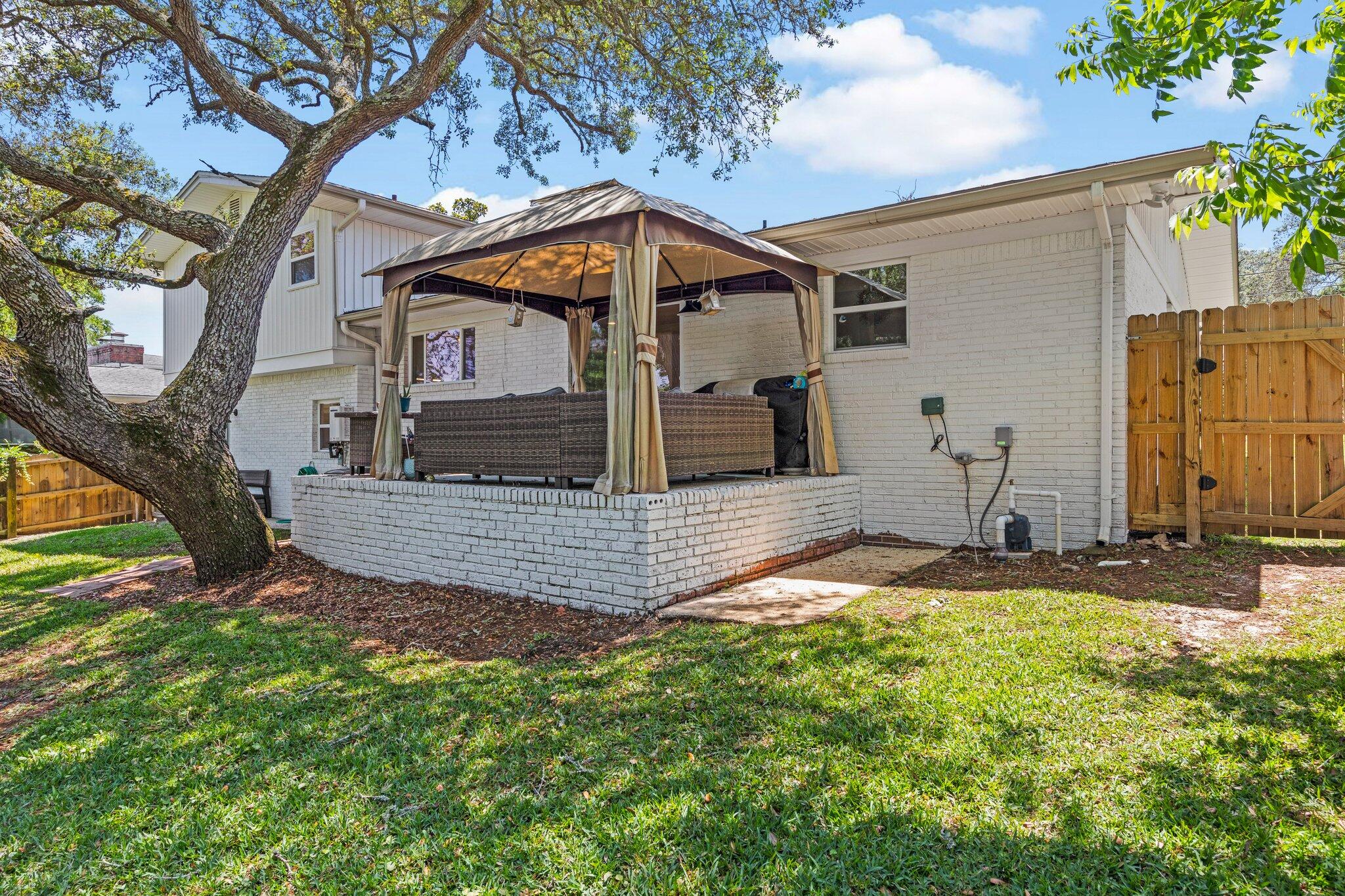 BAYOU WOODS - Residential