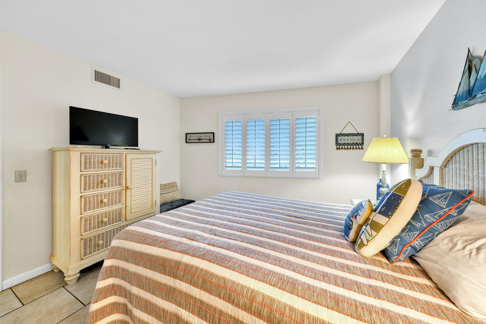 MAINSAIL CONDO PH 1 - Residential