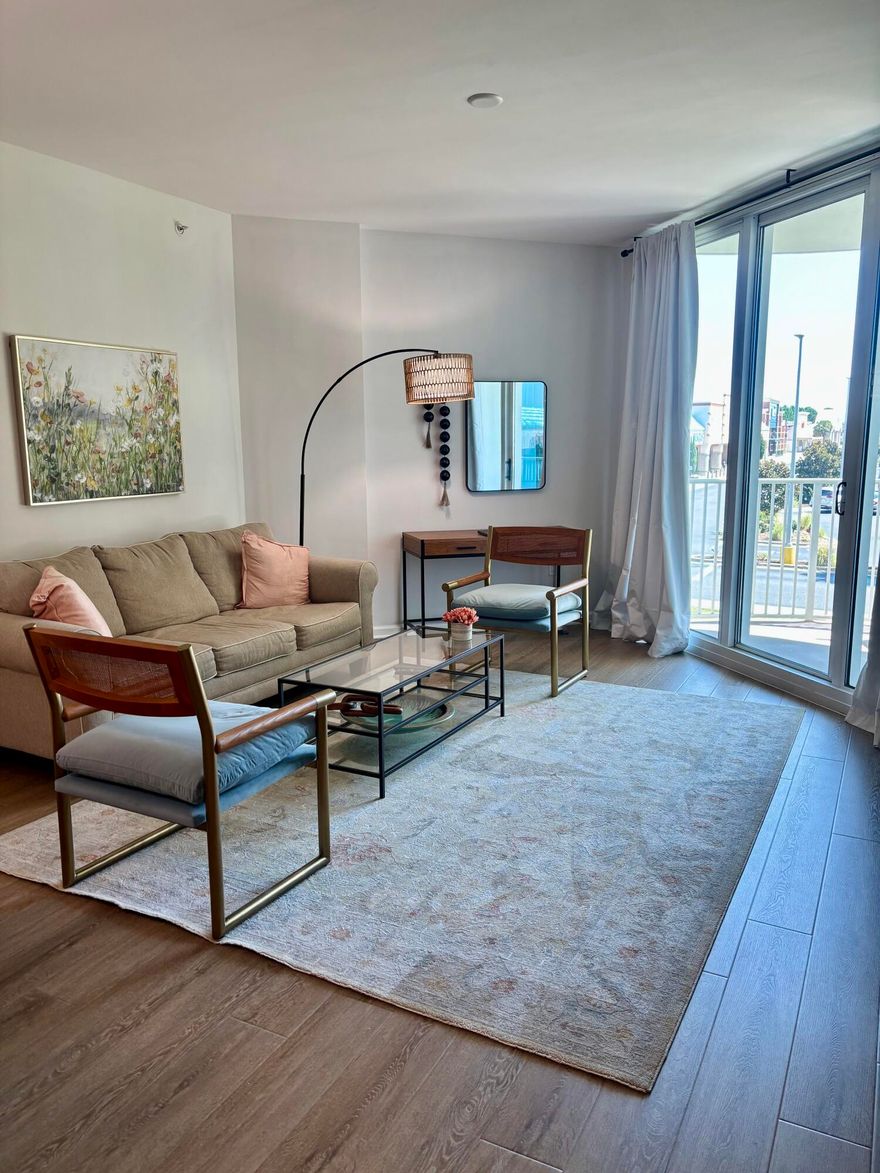 Take a look at the best price condo at the beautiful Palms of Destin. Remodeled and sold furnished. Easy access and convenient to everything Destin has to offer. If you're looking for a home or for an investment, this is the Best buy in Destin.
