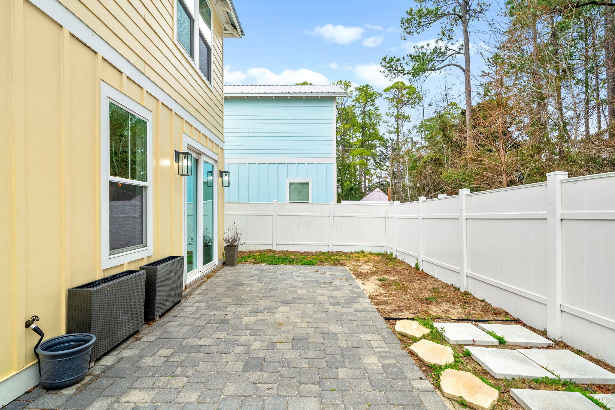 LIGHTHOUSE POINTE - Residential