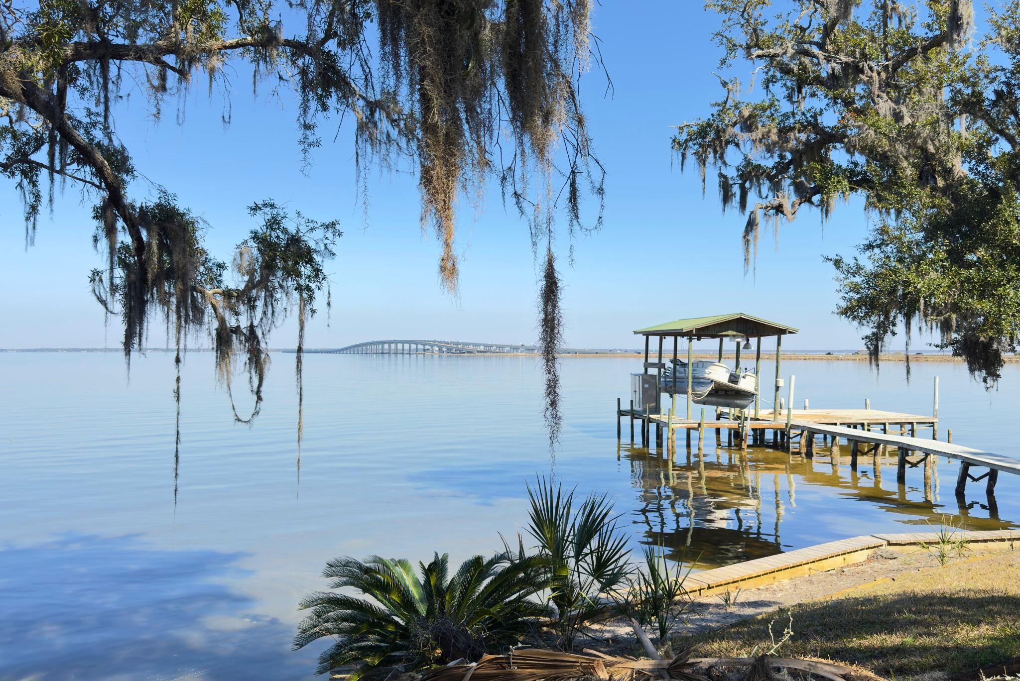 LIGHTHOUSE POINTE - Residential