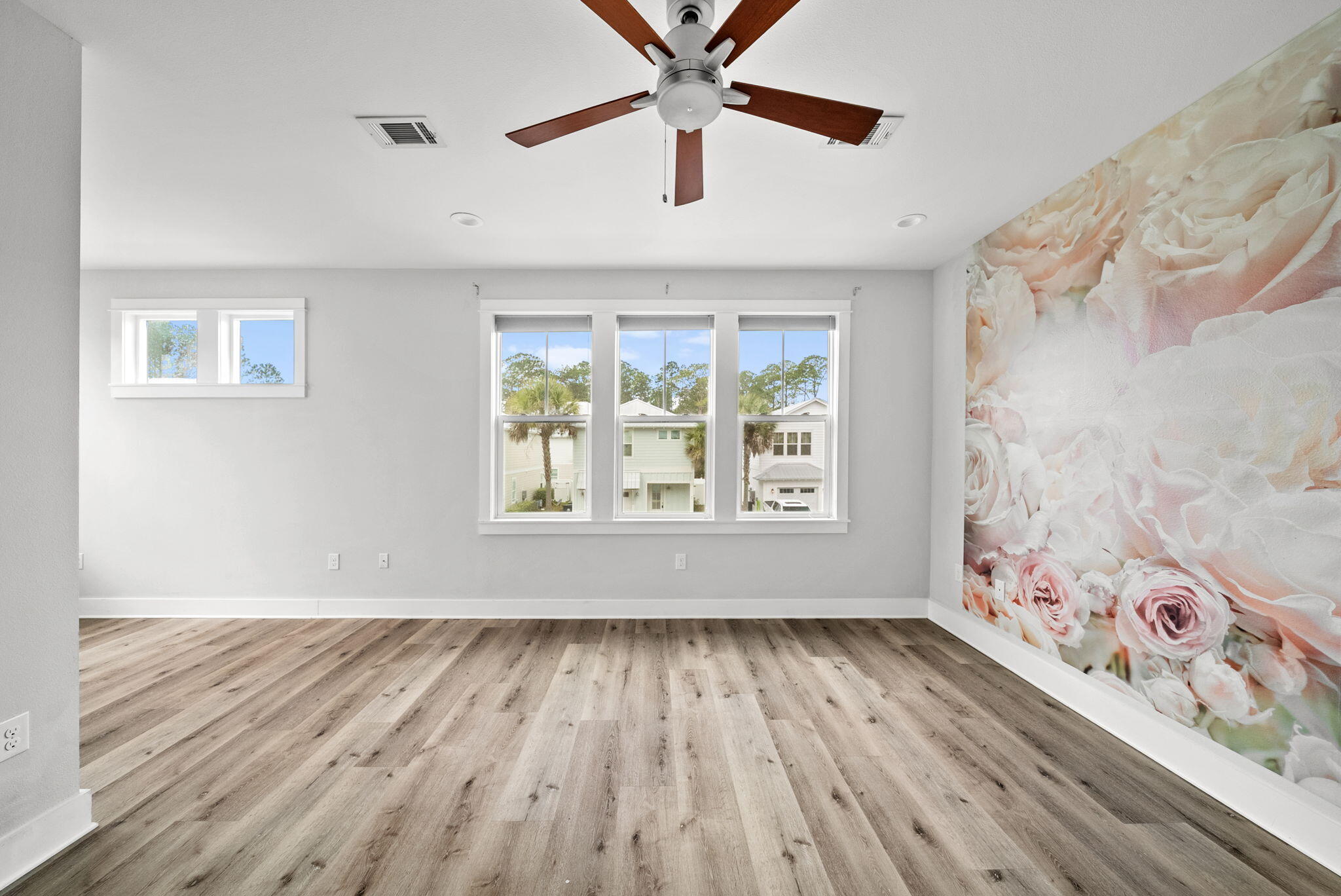 LIGHTHOUSE POINTE - Residential