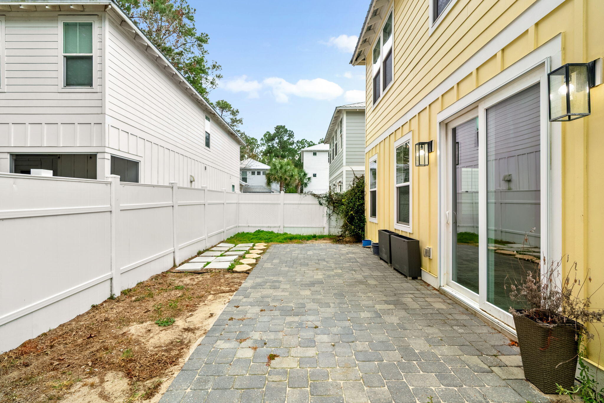 LIGHTHOUSE POINTE - Residential