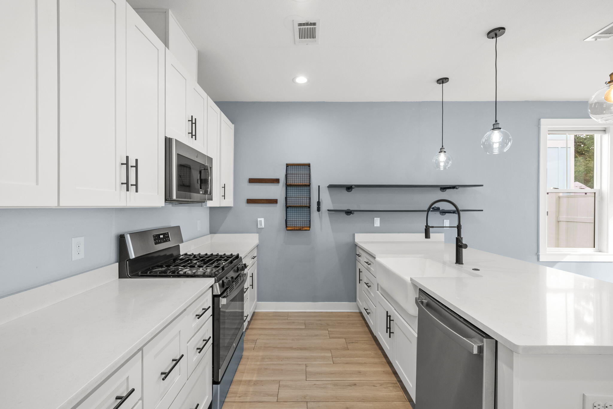 LIGHTHOUSE POINTE - Residential