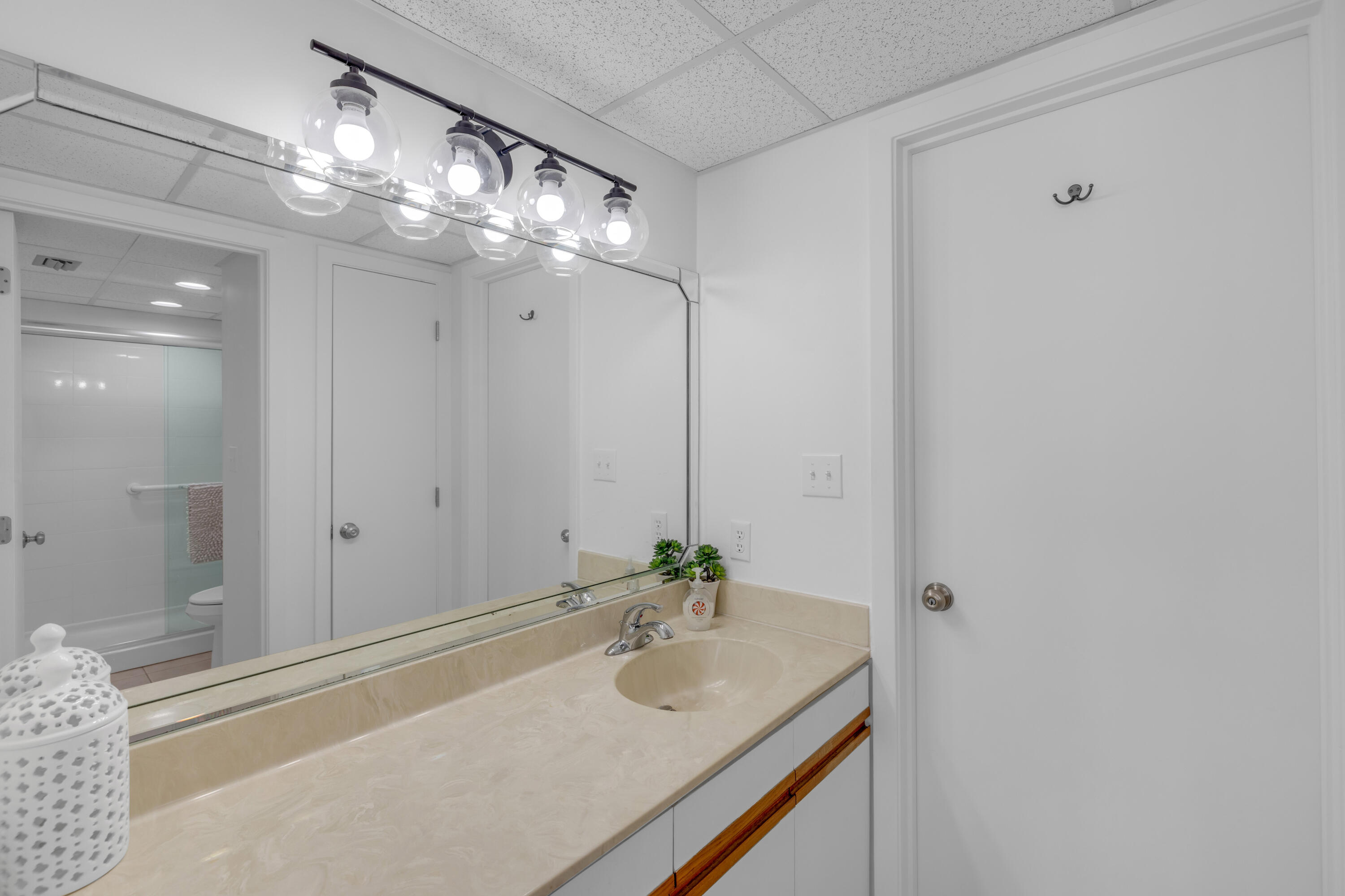 EDGEWATER TOWER 1A CONDO - Residential