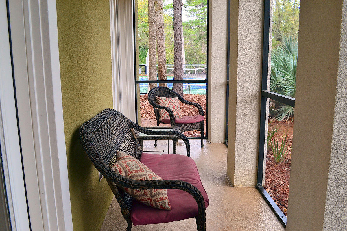 GULF PLACE COURTYARDS - Residential