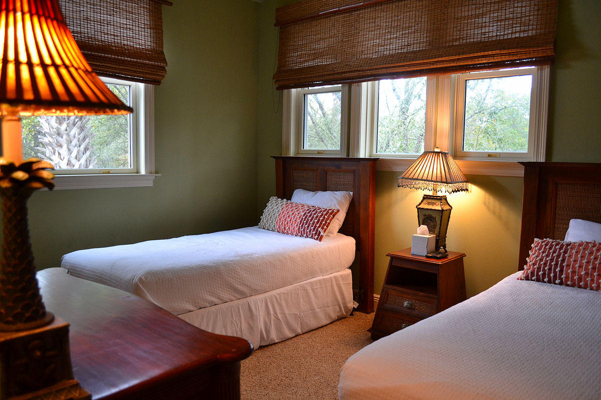 GULF PLACE COURTYARDS - Residential