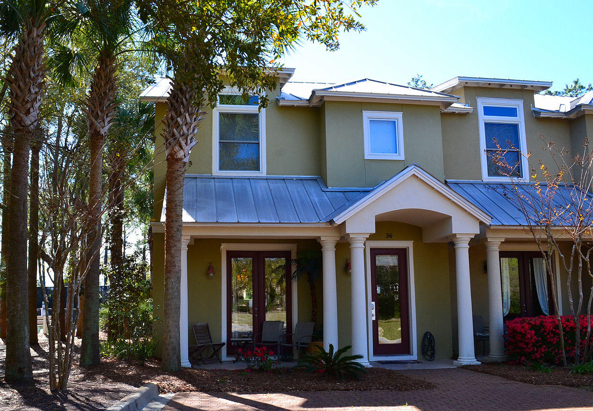 GULF PLACE COURTYARDS - Residential