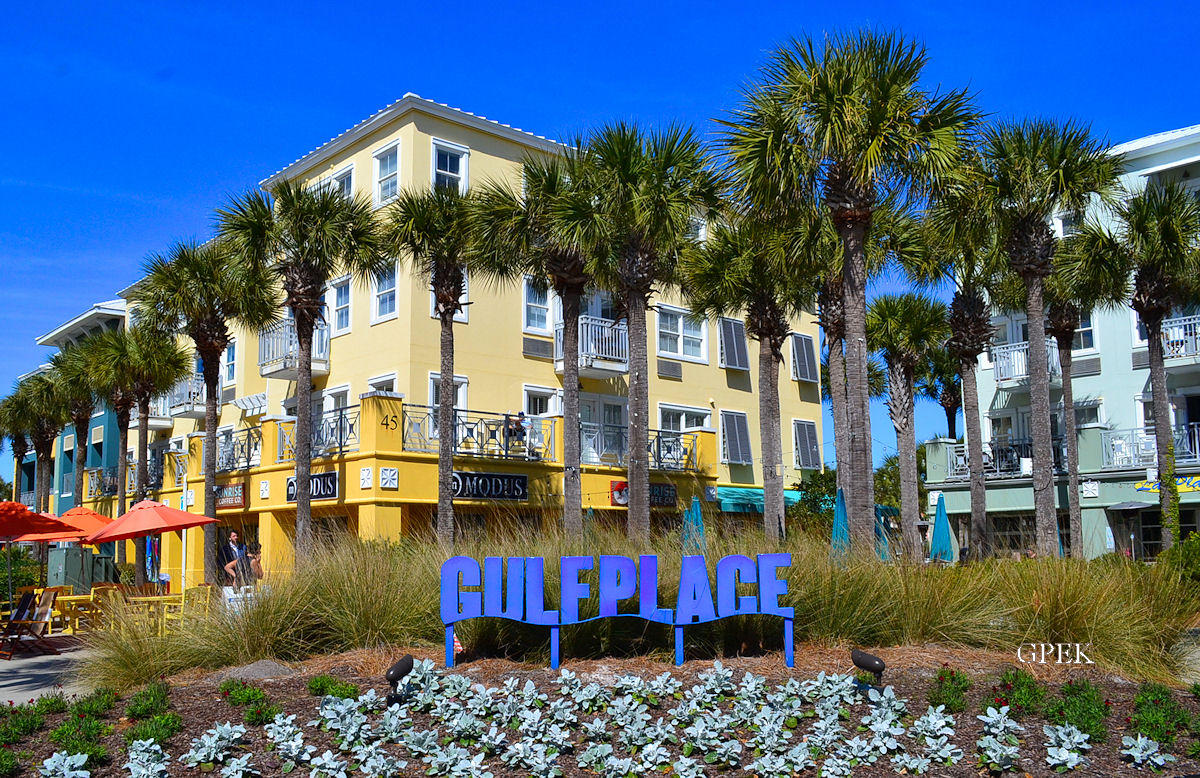 GULF PLACE COURTYARDS - Residential