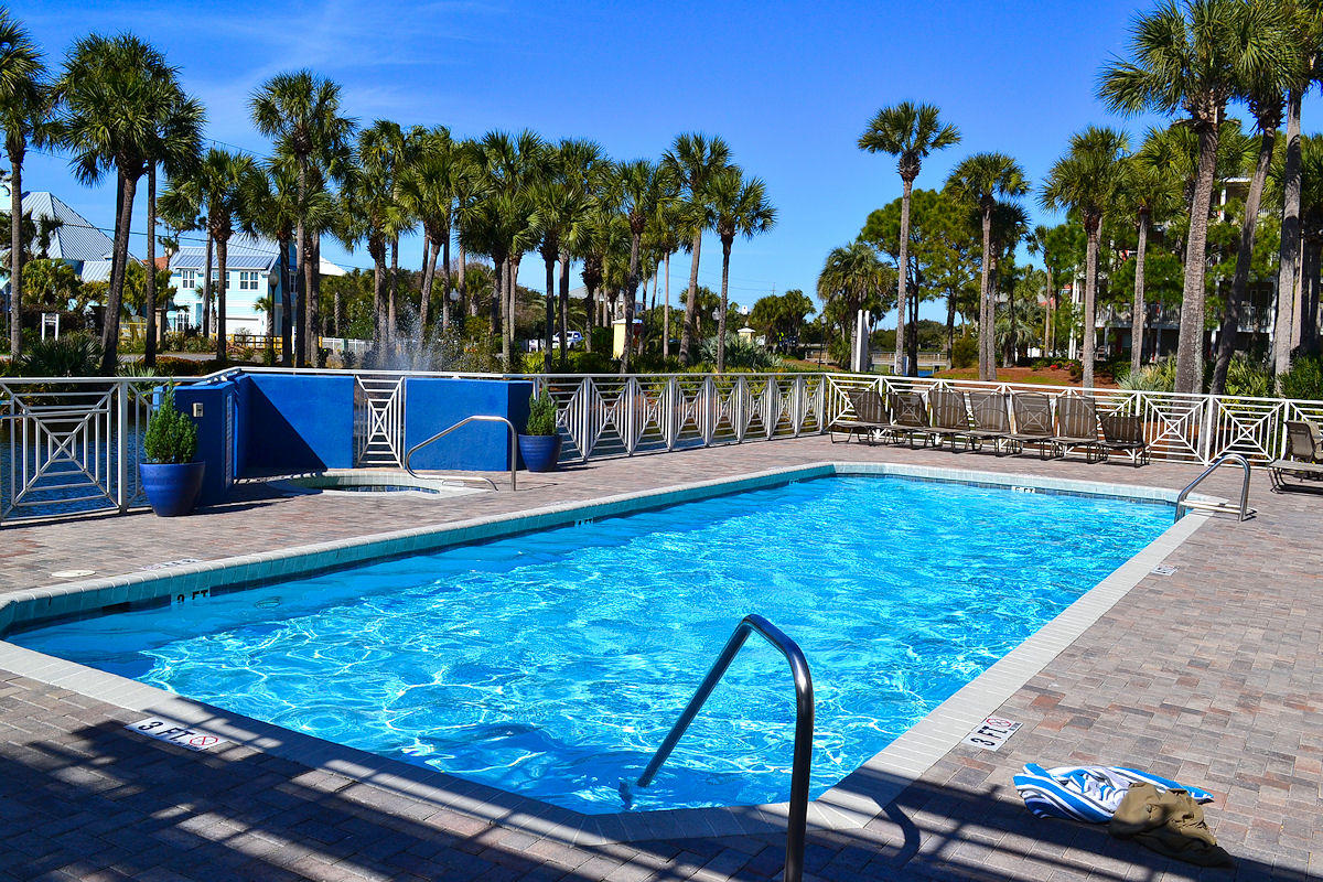 GULF PLACE COURTYARDS - Residential