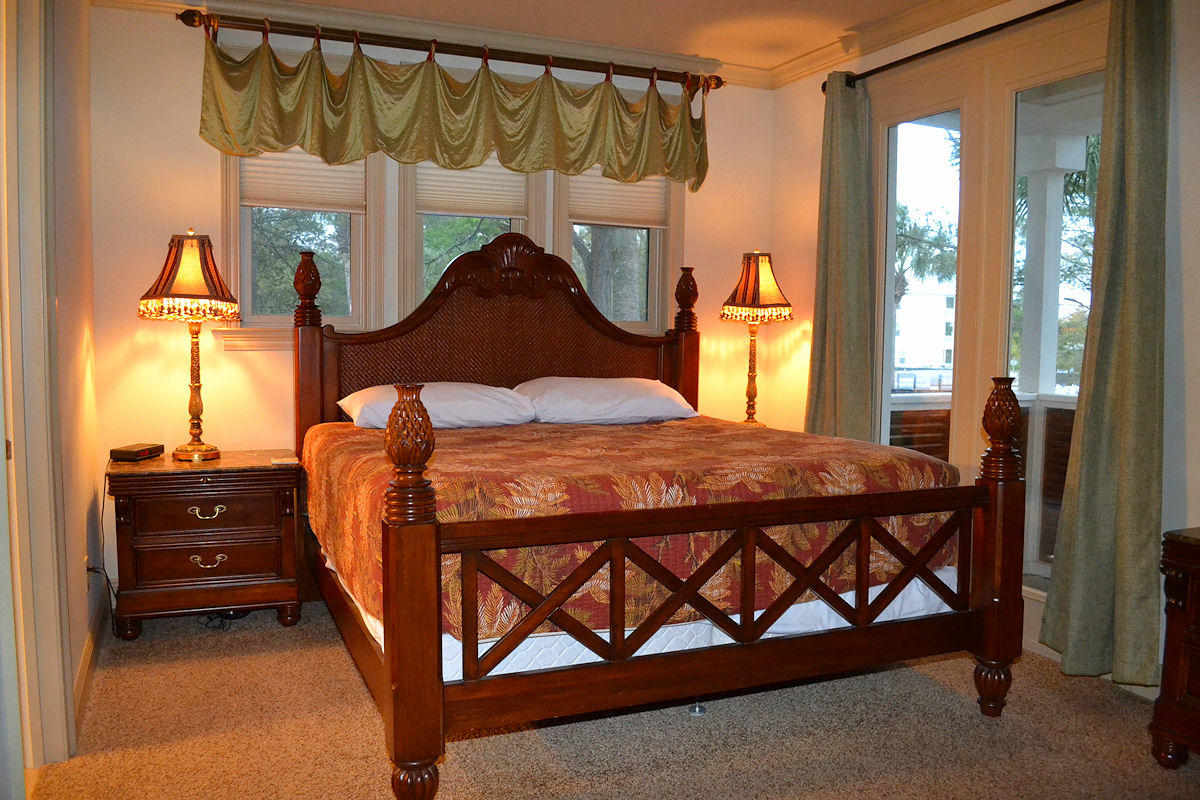 GULF PLACE COURTYARDS - Residential