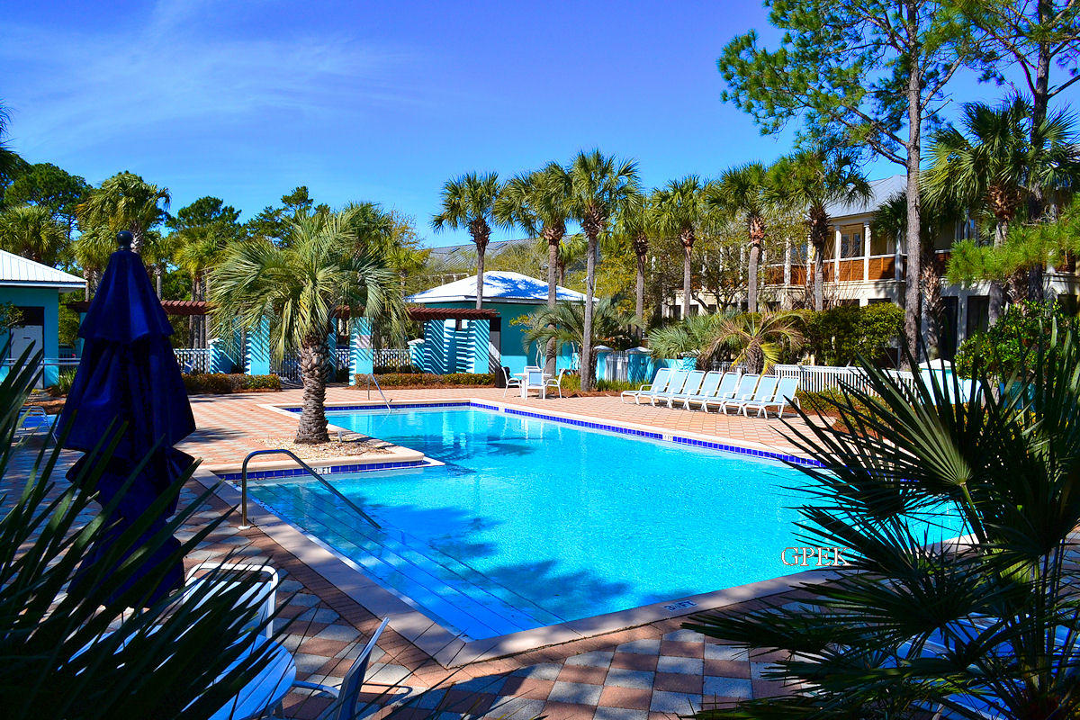 GULF PLACE COURTYARDS - Residential