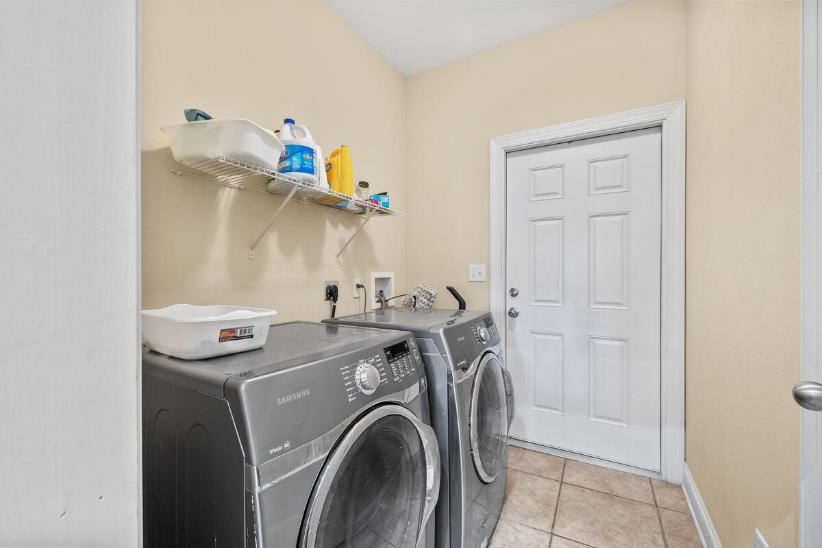 DIAMOND LAKES - Residential